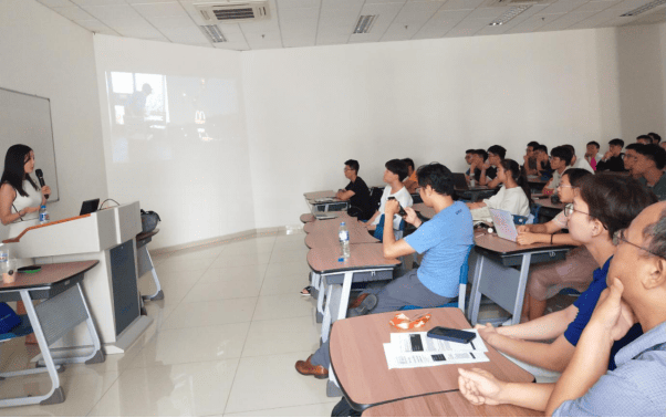 Innovation Talk Series #13  A Sharing on Entrepreneurship and Postgraduate Application (1)