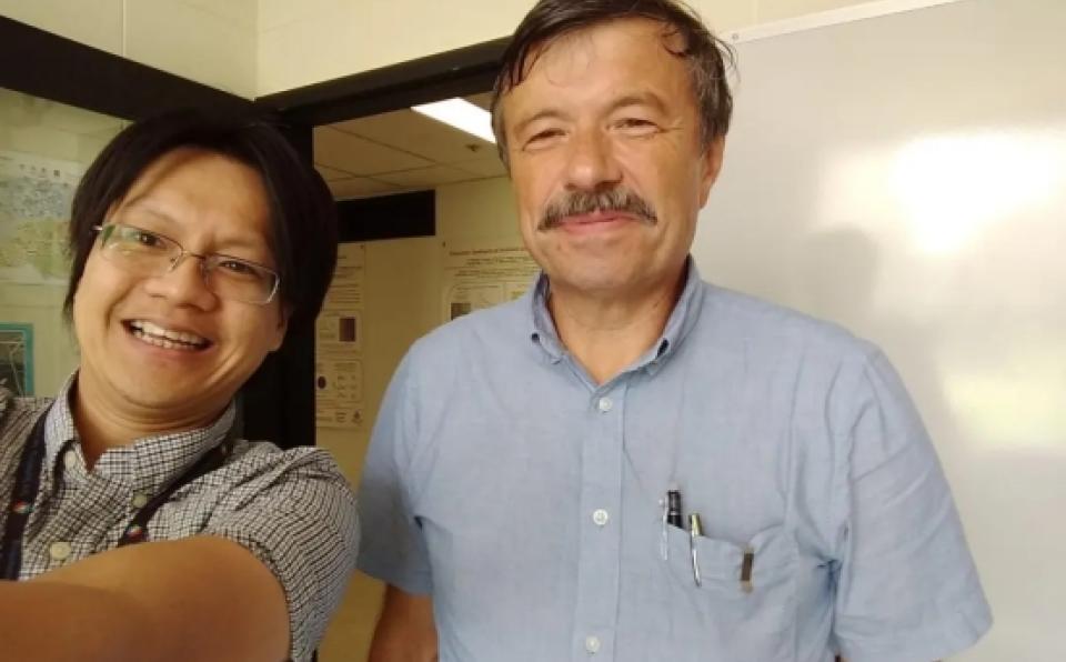 Song-Kok-Wee-and-his-supervisor-at-Argonne-National-Laboratory