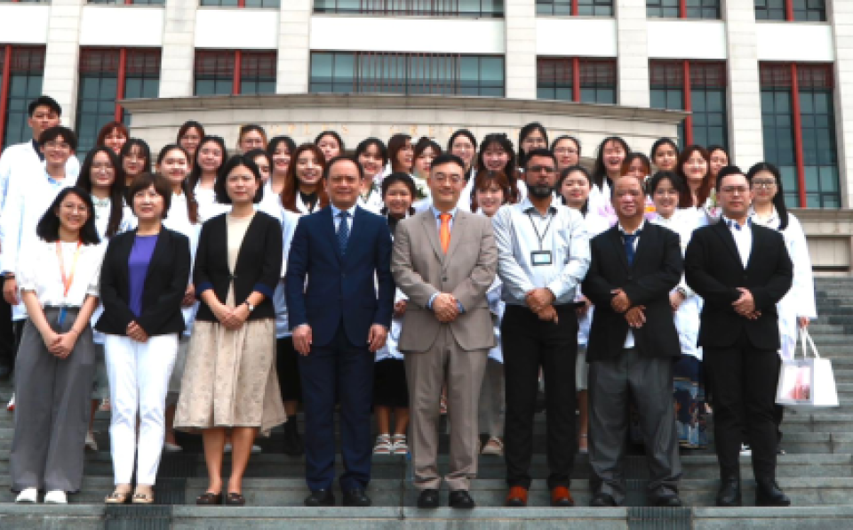White-Coat-Ceremony-Marks-New-Chapter-for-TCM-Students-3