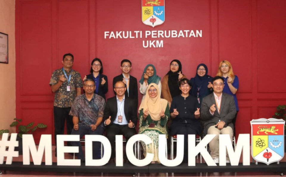 XMUM-Explores-Collaboration-with-UKM-on-Integrative-Medicine-and-Medical-Education-group-photo